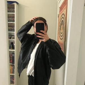 Oversize vintage skinnjacka  - Svart vintage skinnjacka i bombermodell