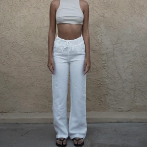 A DSGN LINNEBYXOR - Säljer mina linnebyxor från A DSGN i storlek XS!!!😝 Om jag inte får ett bud över 800kr skickar jag tillbaka dem! Slutsålda på hemsidan och de är aldrig använda eftersom jag beställde två storlekar. ✨BUD FINNS PÅ 1000kr. Buda i kommentarerna!!