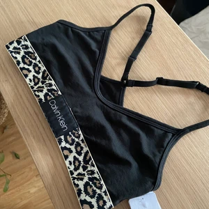 Calvin Klein Bralette - HELT NY - Säljes pga den är för liten. Nypris 380kr. Fri frakt! 