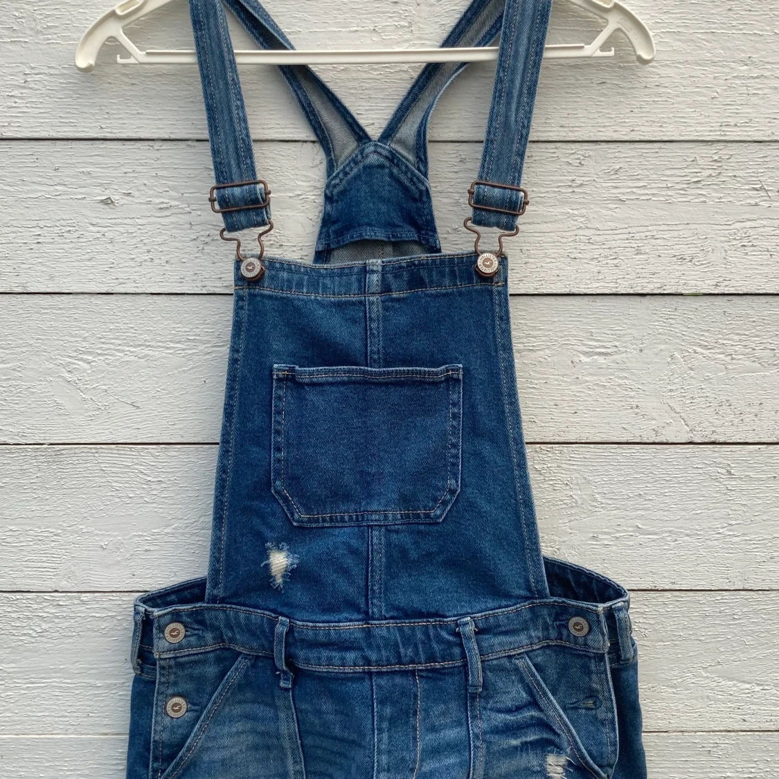 Slitna snickar-shorts