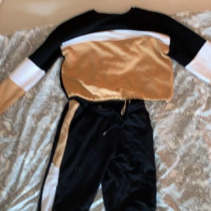 Mjukis set  - Ny skick knappt användt, M i tröjan XS i byxorna 