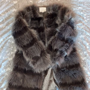 Vera Lucy  - Bra skick, fuskpäls 