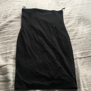 Svart klänning  - Den är kort har använt en gång 