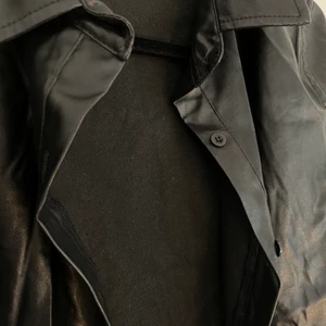 Skjorta skinnimitation SHEIN - Skjorta i skinnimitation från SHEIN. Storlek L men snarare en M. 🖤