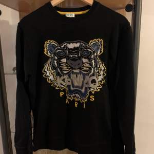 Kenzo Tiger Sweatshirt in Black/Yellow/Blue. Size XS but fits like S. Only used once. Condition 9/10. 