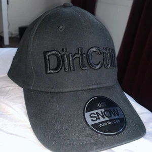 Keps - Säljer min dirtcült keps då den inte är min stil längre, köparen står för frakten!💞