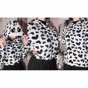 söt tröja som visar en nallebjörn - tröjan är i perfekt skick, bärs max 4 gånger