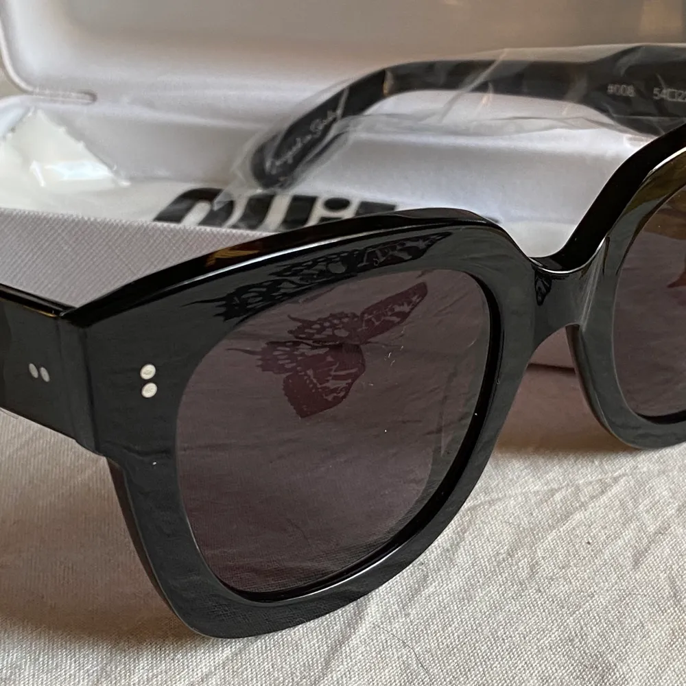 Solglasögon från Chimi Eyewear i modell 008 Berry. Aldrig använda. . Accessoarer.