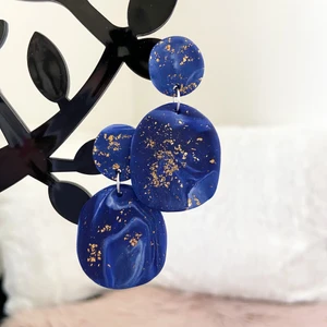 Örhängen  - Material: fimolera     Färg: blå     Frakt 24 kronor