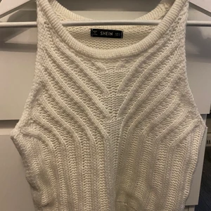 stickad topp - superfin stickad topp som endast är testad! materialet e jätteskön och sticks inte alls :) 