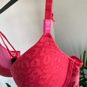 All the way from the U.S. with the original tag. Super cute hot pink push up bra. It has a comfortable band around the under part of the bra. Never worn, I just want to give it to someone who will wear it. 