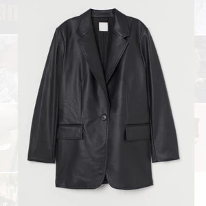 Skinn kavaj - En Skink kavaj från H&M, som ej har kommit till någon användning. Är slutsåld på sidan. Ifall du har några frågor är det bara att kontakta mig. Priset kan diskuteras vid snabb affär.