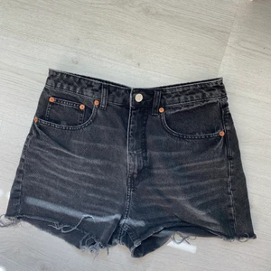 Jeans shorts  - Jeans shorts från cheapmonday. Står en lapp 28 vet inte om det är storleken men de känns som de ör i storlek 38! Fint skick!