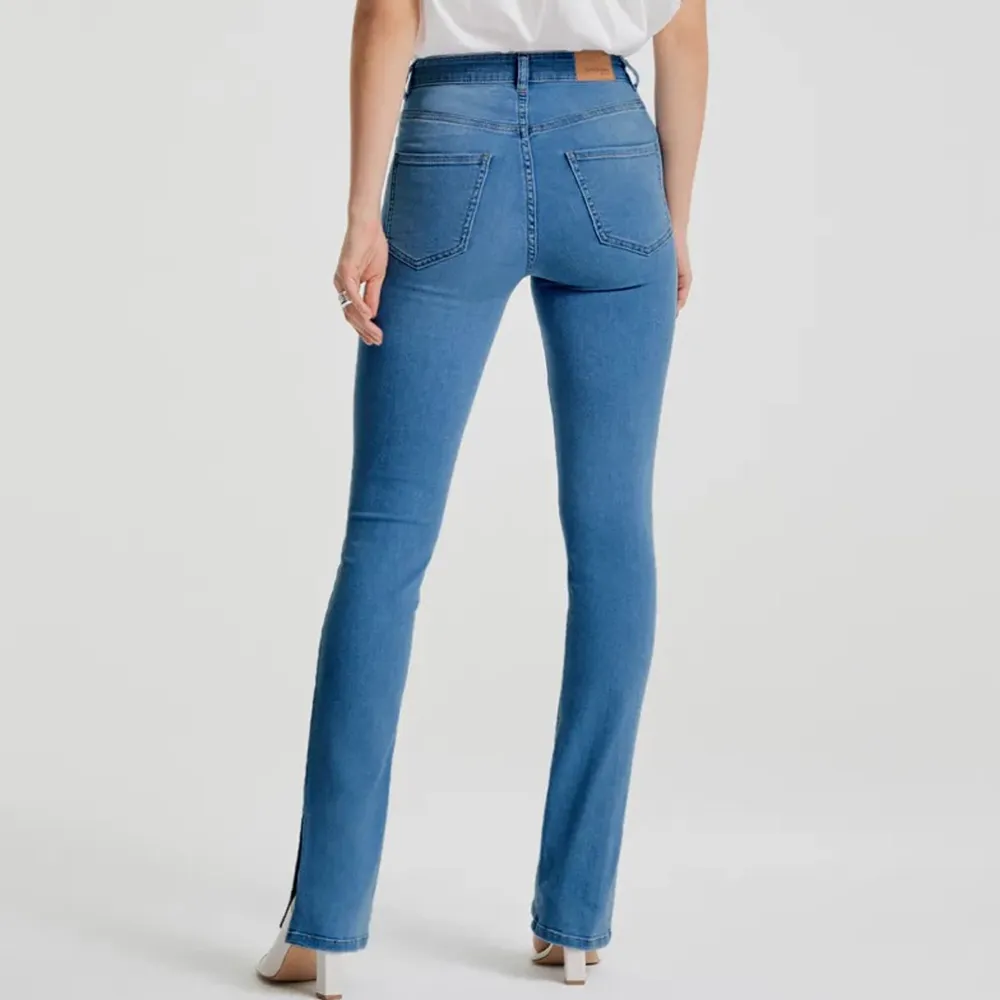 Fina jeans från Gina tricot💙 strl S Eventuell frakt betalas av köparen. Annonsen finns på flera sidor.. Jeans & Byxor.