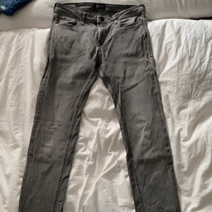 Jack and Jones Jeans - Jack and Jones Jeans till billigt pris, Inköpta i Helsingborg för 999kr. Mitt pris 600kr.  