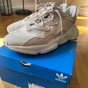 Adidas OZWEEGO 40 2/3 - Brand new but wrong size for me unfortunately 