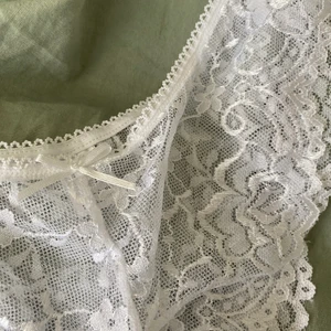 Helt nya underkläder - Helt nya underkläder! Säljer de då jag märke direkt när jag fick de att de skulle vara för små💗 väldigt stretchiga och skulle säga att de är mer mjuka i materialet även fast de är spets. Skicka privat vid frågor eller intresse <3