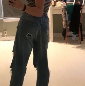 Jeans  - Väldigt snygga jeans, men dem sitter super löst på mig och jag känner mig inte så bekväm i det men det går såklart att ha skärp osv 