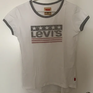 Vintage Levis T-shirt  - Vintage Levis T-shirt, oanvänd.