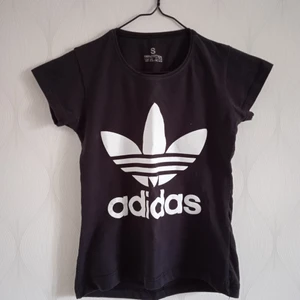 Adidas t-shirt  - Nyskick! Storlek Small 