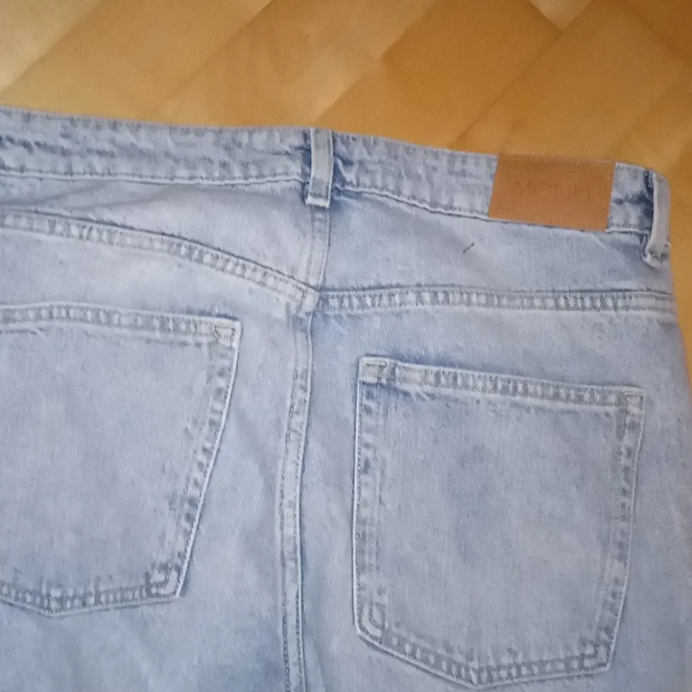 Blåa Monki Jeans storlek 32. Jeans & Byxor.