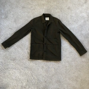 A days merch - Säljer en overshirt från a days merch. Tröjan är i nyskick och storlek small