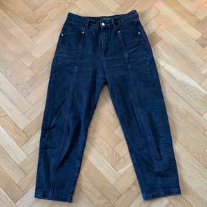 cropped ben svarta/mörkgråa jeans