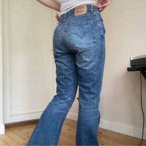 Supersnygga levis jeans! Storleken passar nog någon med 38/40 eu!! Köparen står för frakten❤️❤️❤️