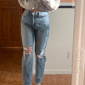 Jeans - Jeans från zara i storlek 36, använt ett fåtal gånger men kommer tyvärr inte till användning längre🥰