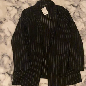 Randig kappa  - Randig kappa aldrig använd med prislappen kvar, ordinarie pris 150 men säljer för 50.