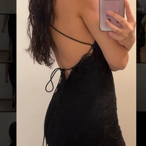 Balklänning - Säljer denna fina balklänning då den inte kommer till någon användning. Endast använd ett par timmar. 