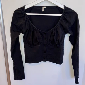 Topp - Svart topp som inte passar mer🖤🖤