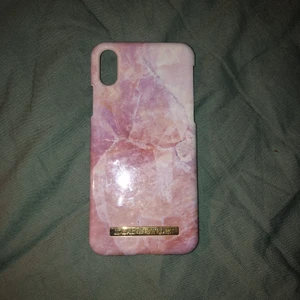 iPhone skal, ideal of Sweden och adidas - Rosa skalet är för iPhone xs/x. De andra tre är för iPhone 7/8. Alla skal 100kr st