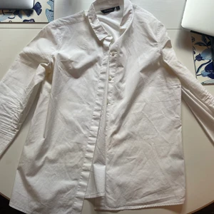 Vit skjorta Massimo suttit storlek 36  - Vit skjorta Massimo suttit storlek M . Tar emot bud, kan mötas upp/ skicka 