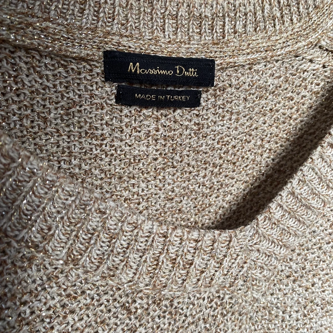 Beige väst/tröja med guld detaljer - 91