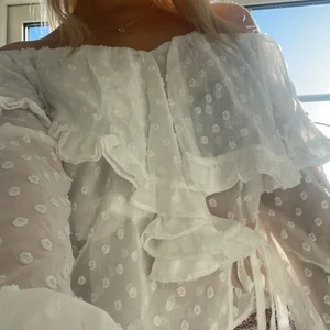 Topp - Oanvänd jättesöt topp från Nelly st 34, lappen kvar. Köpte för 399