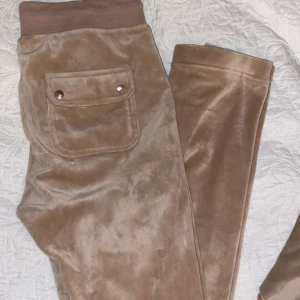 Juicy Couture dress - Finaste dressen storlek S, färgen Beige. Fraktar och tar emot swish 💕  pris kan diskuteras 