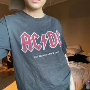 ACDC t shirt - Oversized Tshirt med tryck, använd endast en gång så i nyskick🤘🏼
