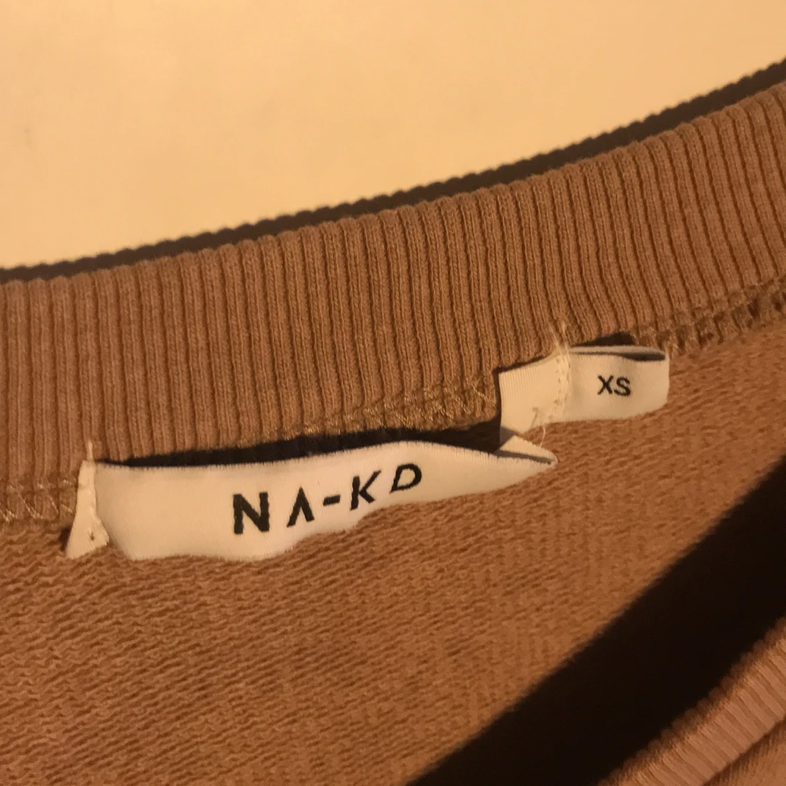 Brun v ringad tröja  - 90