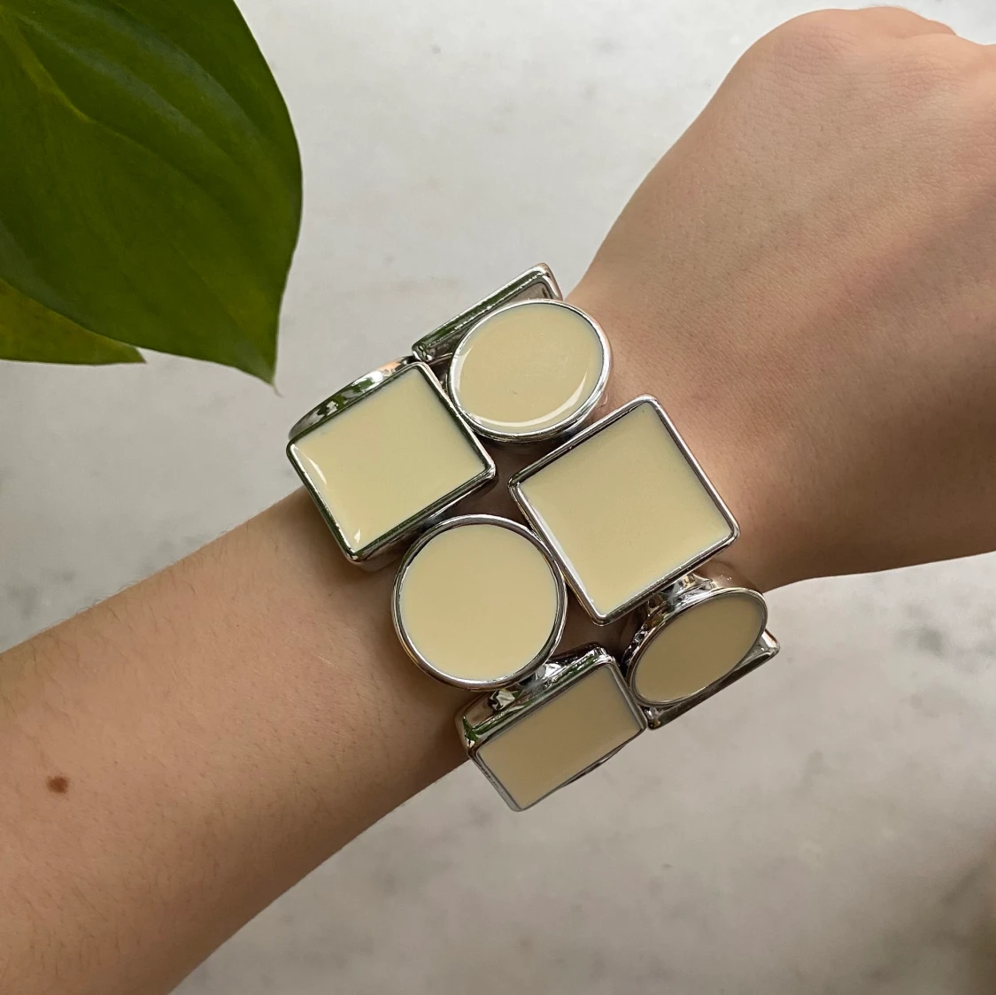 Chunky armband i vitt och silver