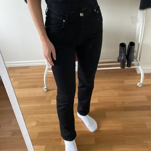 Asos Jeans - Raka stretchiga jeans från Asos! Storlek 28/32, passar mig som är S i det flesta jeans. Om man inte kan mötas upp skickas allt spårbart