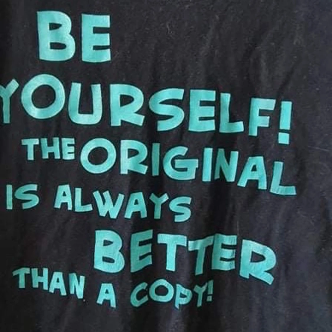 Svart t-shirt med text - 91