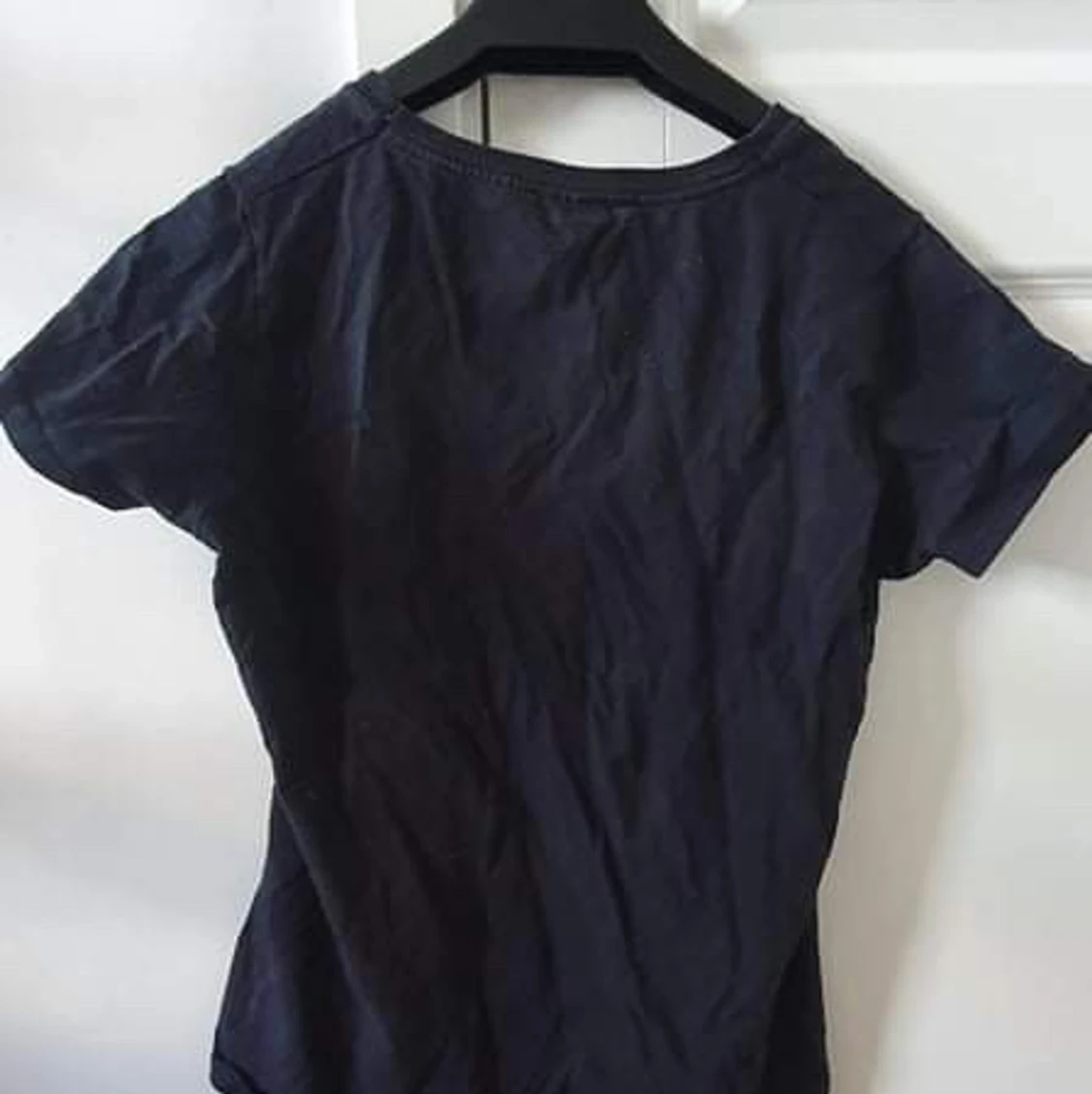Svart T-shirt  - 90