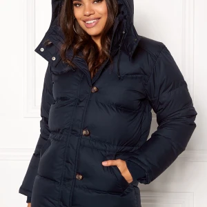 Boomerang jacka  - Hejj säljer min boomerang jacka i modellen Alexandra down jacket, jackan är i bra skick inte använd på senaste pågrund utav att den är liten på mig. 