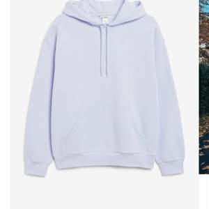 Säljer denna hoddie från monki strl xs💖, rikigt fin hoodie som bara inte kommer till användning. Kom privat för egna bilder💖 Köptes för 250 säljer för 60+frakt, pris är möjligtvis diskuterbart💖💖