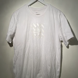 Vit Nike T-shirt  - Vit Nike T-shirt 