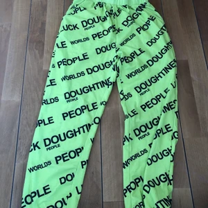 Mjukisbyxor - Mjukisbyxor från shein. För korta för mig som är 170cm. Strl 11-12 men sitter som en xs💖