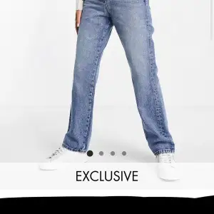 Ett par assnygga jeans, köpte de för kanske 4 månader sedan men har inte använt de så mycket då de inte passade min stil riktigt jag säljer de för 250kr + frakt och frakten skulle jag säga ligger runt 80-100kr om många är intresserade startar jag en budgivning som börjar på 200kr !! 