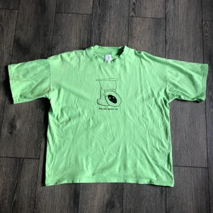 Polar T-shirt  - En riktigt go boxy tee från Polar skate Co, använt skick! Slutsåld och svår att få tag på :) 350kr + 66kr spårbar frakt 