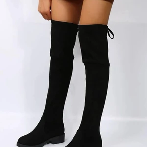 Skor - Storlek 39 - Jättefina skor som jag köpte i höstas. De är fantastiskt fina på mig, med fin kvalité och bra passform. Säljer eftersom jag tog en storlek för liten, därav totalt oanvända - endast prövade. ❤️ Mer bilder? Fråga! ❤️ Bild: Från hemsidan ❤️ Originalpris: 228 kronor. 💌 Fraktpris är separat 💌 